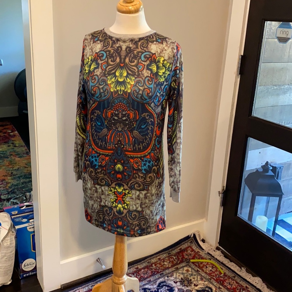This is an adorable mini dress for your tye dye hippy or disco party.  Like new.